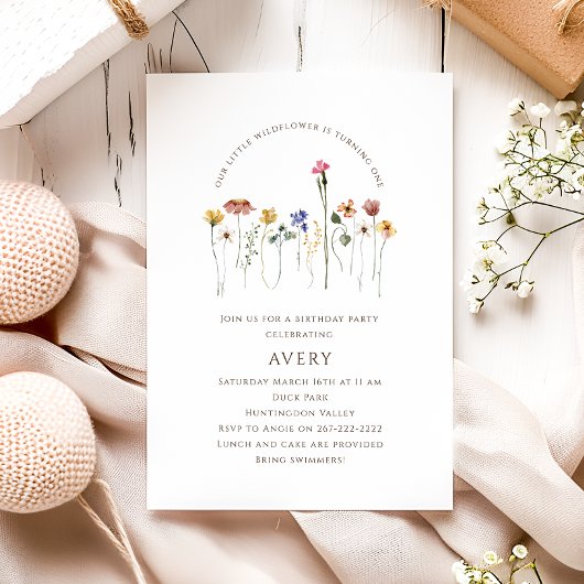 Invitation Petit Fleur sauvage coloré qui tourne un anniversa