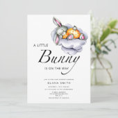 Invitation Petit lapin est en chemin baby shower (Debout devant)