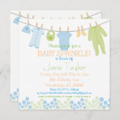 Invitation Petit le bébé bleu et vert de vêtements arrosent (Devant / Derrière)