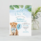 Invitation Petit lion avec Blue Bow Safari Wild Un Anniversai (Debout devant)