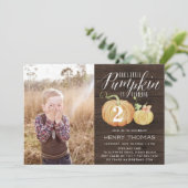 Invitation Petite Citrouille selon la coutume âge fête d'anni (Debout devant)