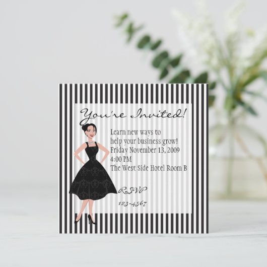 Invitation petite robe noire (Debout devant)