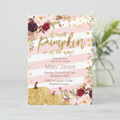 Invitation Peu d'invitation de baby shower de citrouille (Debout devant)