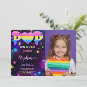 Invitation photo anniversaire Pop it modifiable (Debout devant)