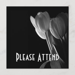 Invitation Photo blanche de tulipes sur l'arrière - plan noir