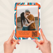 Invitation Photo Boho Groovy Rétro Bleu Code QR Ondulé Mariag
