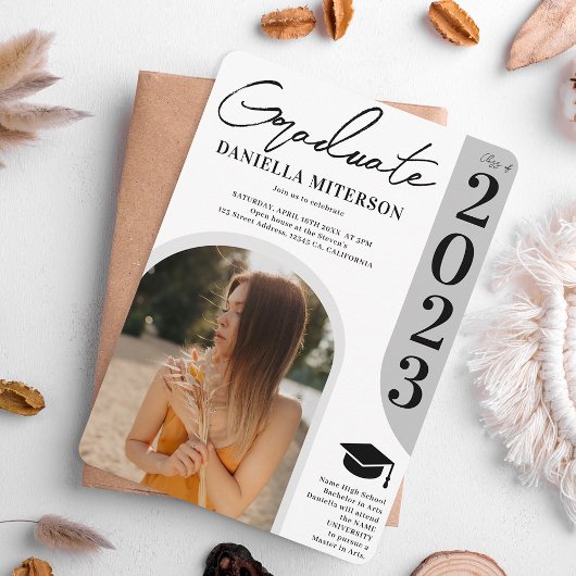 Invitation Photo bold 2023 Arch graduation blanche