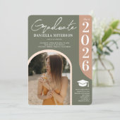 Invitation Photo bold 2023 Arch vert rose graduation (Debout devant)
