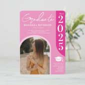 Invitation Photo bold 2025 arch chaud rétro graduation rose (Debout devant)