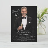 Invitation Photo cheers guy birthday (Debout devant)