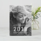 Invitation photo classique de la graduation Preppy (Debout devant)