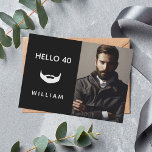 Invitation Photo d'anniversaire barbe blanche noire<br><div class="desc">Invitation à la fête du 40e anniversaire en noir et blanc pour les hommes,  avec une image de barbe devant. Avec le texte : 40ème anniversaire ! devant. Modèle pour votre photo. A Ajoutez les détails de votre événement à l'arrière. Lettres blanches,  arrière - plan noir.</div>