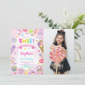 Invitation photo d'anniversaire bonbons modifiable (Debout devant)