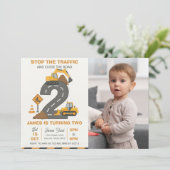 Invitation Photo d'anniversaire de 2 ans de construction de c (Debout devant)