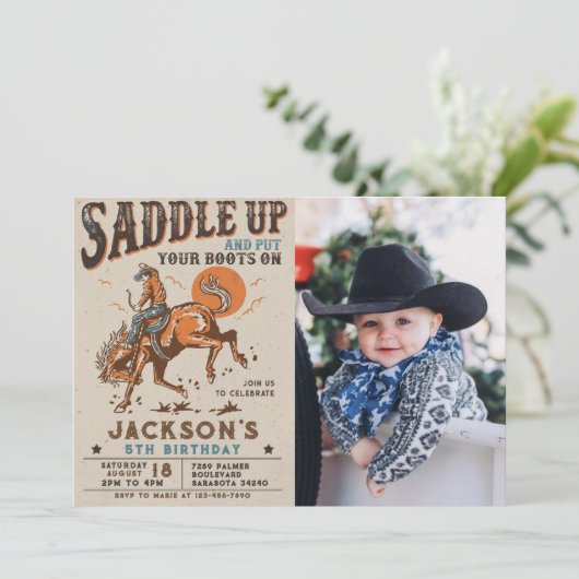 Invitation Photo d'anniversaire de cow-boy de rodéo western S (Debout devant)