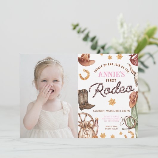 Invitation Photo d'anniversaire de la première fillette Cowgi (Debout devant)