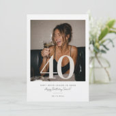 Invitation Photo d'anniversaire de milestone moderne (Debout devant)