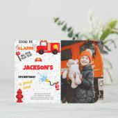 Invitation photo d'anniversaire du camion d'incend (Debout devant)