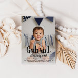 Invitation Photo d'anniversaire d'un garçon pour son premier<br><div class="desc">Cette invitation de photo d'anniversaire frais bleu met votre petit au premier plan avec un nom en lettres manuscrites gras et un texte superposé « a un an ! ». La typographie bleu clair donne au design une sensation douce et moderne sur la photo de votre enfant, avec les détails...</div>