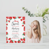 Invitation photo d'anniversaire fraise (Debout devant)