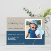 Invitation photo d'anniversaire moderne (Debout devant)