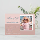 Invitation photo d'anniversaire moderne (Debout devant)