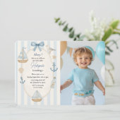 Invitation Photo d'anniversaire nautique | Bateau à voile ble (Debout devant)