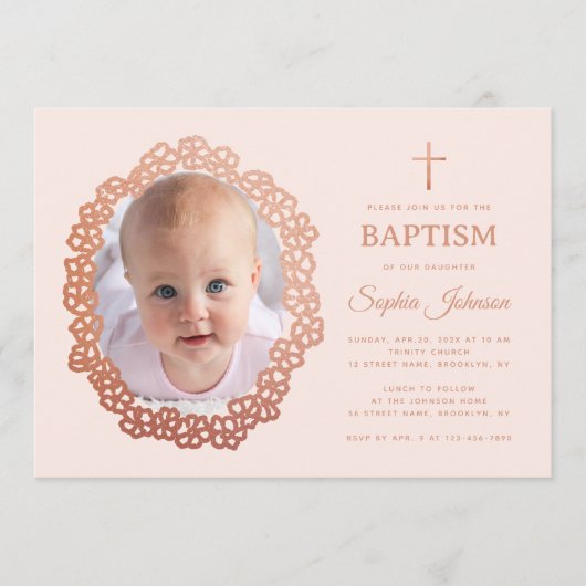Invitation Photo de baptême de petite fille rose dans une cou (Devant)