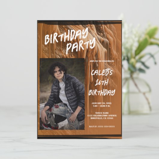 Invitation Photo de boue marron moderne d'anniversaire (Debout devant)