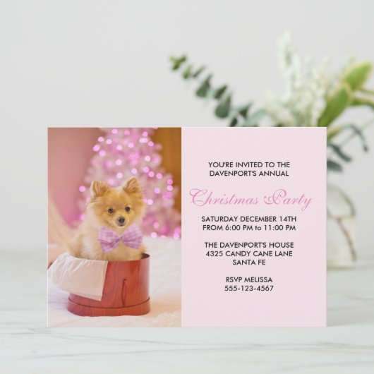 Invitation Photo de Cute Christmas Dog avec Pink Bow & Tree (Debout devant)