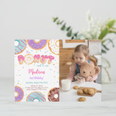 Invitation Photo de fête d'anniversaire de Donut modifiable (Debout devant)