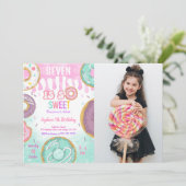 Invitation Photo de fête d'anniversaire de Donut vert et pour (Debout devant)