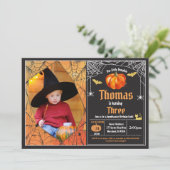 Invitation Photo de fête d'anniversaire pour enfant citrouill (Debout devant)