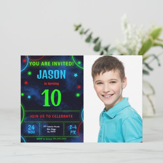 Invitation photo de garçon (Debout devant)