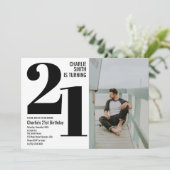 Invitation Photo de la fête du 21e anniversaire en noir et bl (Debout devant)