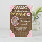Invitation photo de la fille Owl First Birthday (Debout devant)