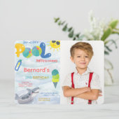 Invitation photo de la piscine (Debout devant)