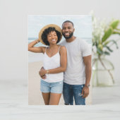 Invitation Photo de plage bleue joyeuse (Debout devant)