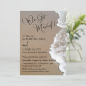 Invitation Photo de plage de sable et de mousse, nous nous so (Debout devant)