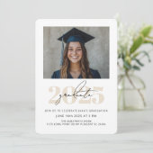 Invitation Photo de remise des diplômes Moderne Gras 2025 (Debout devant)