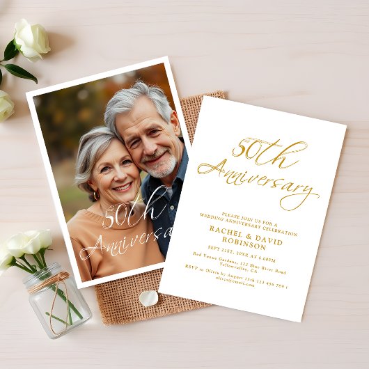 Invitation Photo de script doré moderne pour 50e anniversaire