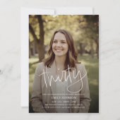 Invitation Photo de script moderne minimal 30e anniversaire (Devant)