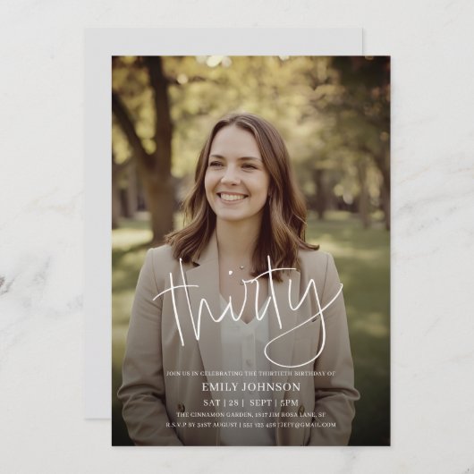 Invitation Photo de script moderne minimal 30e anniversaire (Devant / Derrière)