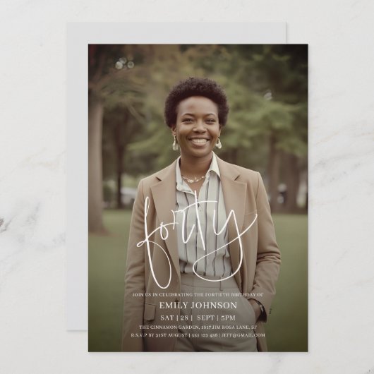 Invitation Photo de script moderne minimal 40e anniversaire (Devant / Derrière)
