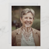 Invitation Photo de script moderne minimal 60e anniversaire (Devant / Derrière)