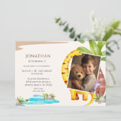 Invitation Photo Dinosaur Thème Anniversaire de la Jungle (Debout devant)