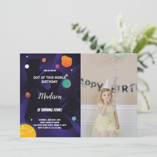 Invitation Photo d'invitation d'anniversaire de l'espace extr (Debout devant)