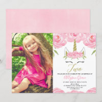 Photo d'or rose de la fille de 2 ans de l'Unicorne