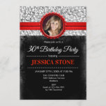 Invitation photo du 30e anniversaire - Argent Noir<br><div class="desc">30th Birthday Invitation with Your Photo Design élégant en noir,  fausse parties scintillant argent avec une pointe de rouge. Parfait pour une fête du trentième anniversaire féminin. Il peut être customisé pour n'importe quel âge !</div>