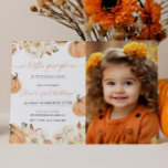 Invitation Photo du premier anniversaire du petit Citrouille<br><div class="desc">Présentez notre Invitation photo pour le premier anniversaire du petit Citrouille, conçue pour rendre la célébration d'automne de votre enfant plus spéciale. Doté d'un design citrouille adorable et de couleurs chaudes, cette invitation comprend de l'espace pour une photo chère de votre petit. Elégant et personnalisable, il donne le ton parfait...</div>